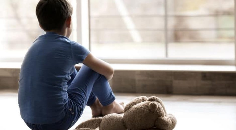 crianca-triste-abandono-afetivo-tristeza1